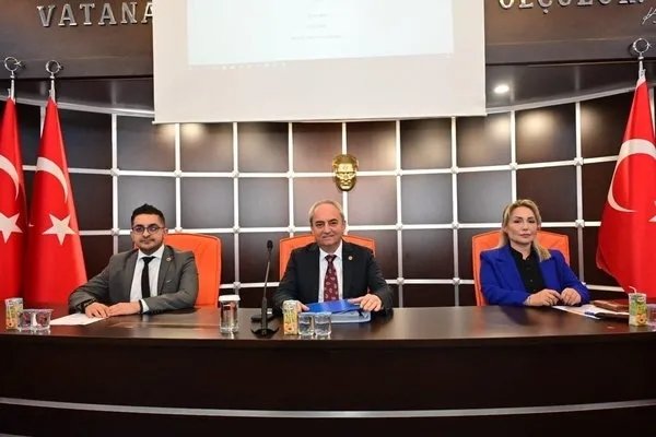 CHP’li Antalya Kepez Belediye Meclis üyesinden skandal hareket! Emre Atmaca polisin burnunu kırdı!