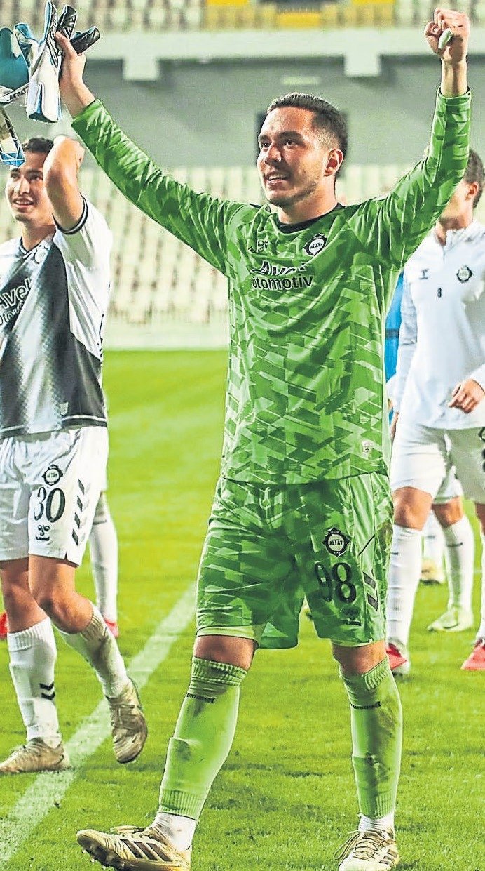 En az 8 ay uzak kalacak: Altay’da Semih sezonu kapattı