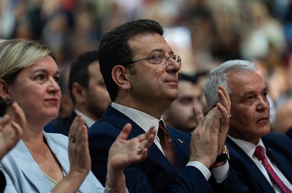 ekrem-imamoglu-neden-gozaltinda-7-suclama-4-ihtimal-var-ibbye-kayyum-mu-atanacak-1742550375731.jpeg