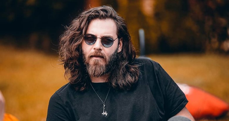 Tuğkan Gönültaş Elraenn: Sosyal medya sevgisizliğin karşılığı gibi!