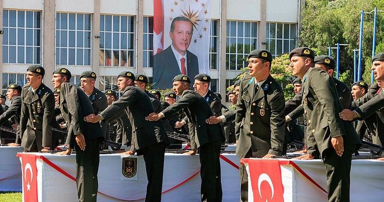 İzmir’de intibak eğitimini tamamlayan subay adayları yemin etti