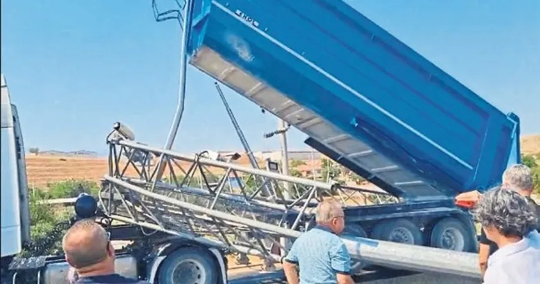 Açık unutulan dorse EDS levhasını yerinden söktü