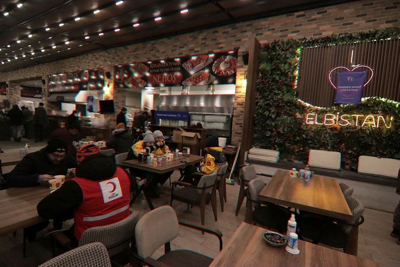 Ünlü şef, afet bölgesine lokanta kurdu