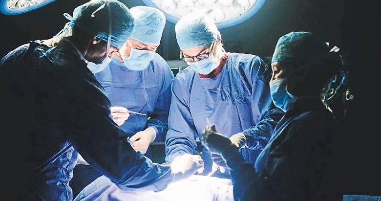 Türkiye sağlıkta rakiplerine fark attı! Yabancının tercihi Türk doktorları oldu