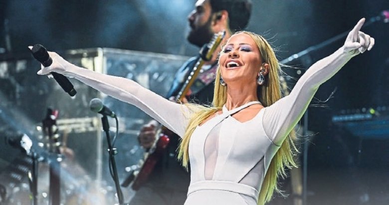 İzmir Fuarı’nda Derya Uluğ rüzgarı