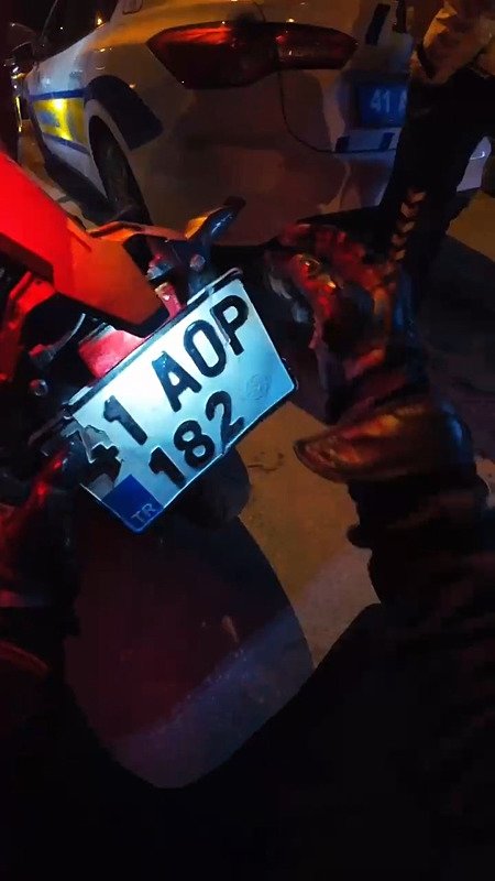 Polisten motosiklet sürücüsüne: Buna ceza yazmazsam gece gözüme uyku girmez