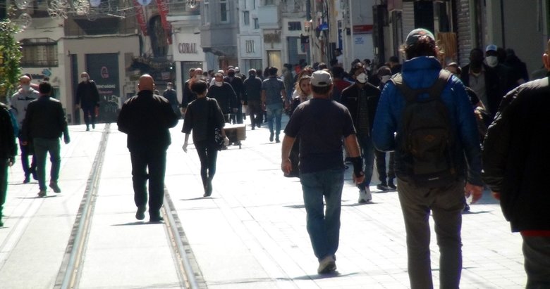 Bilim Kurulu üyesi uyardı: Virüs, eski tehlikesiyle seyrini devam ettiriyor