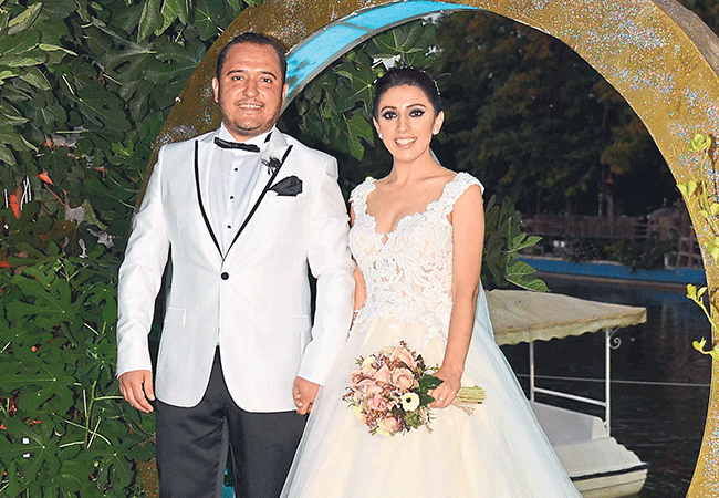 Alaçatı aşıkları ‘Göl’de evlendi