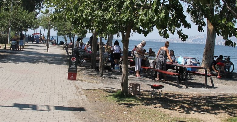 İzmirliler pazar günü piknik alanı ve Kordon’a akın etti