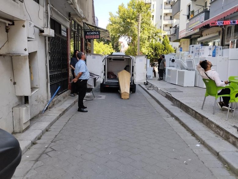 Apartmanın terasında esrarengiz olay! Yaşlı adam asılı halde bulundu