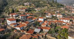 Dizilere, filmlere ev sahipliği yapmıştı: İzmir’in o köyünde şimdi çivi çakmak bile yasak!