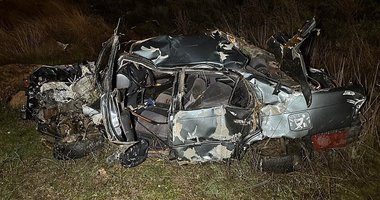 Uşak’ta otomobil şarampole devrildi