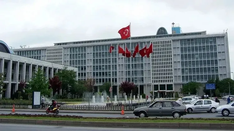 ekrem-imamoglunun-oglu-772-bin-liralik-tekneye-baba-borcu-dedi-mahkemede-pes-dedirten-savunma-1788784020907.jpeg