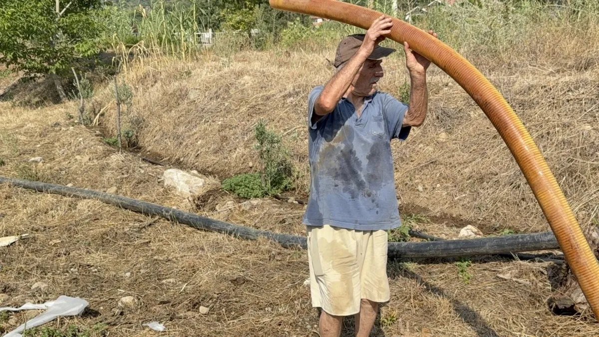 Muğla'daki yangında hortumlarla su taşıdı! Sen çok yaşa Nazmi Amca!