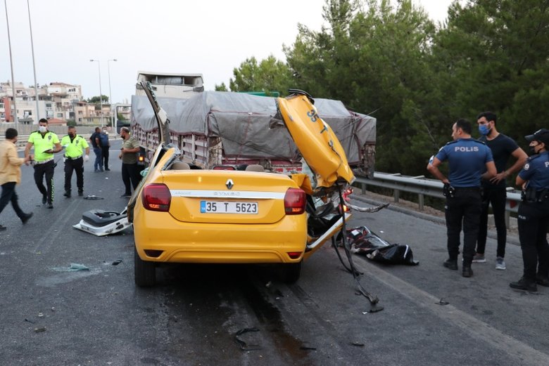 İzmir'de korkunç kaza! Taksinin TIR'a çarpması sonucu....