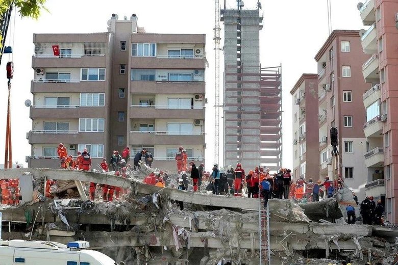 İzmir depreminde yıkılan Rıza Bey Apartmanı davasında tutuklu kalmadı