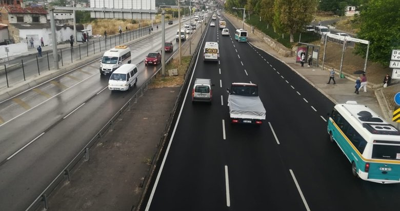 İzmir’de kısıtlamaların bitmesiyle birlikte trafik yoğunluğu yaşandı