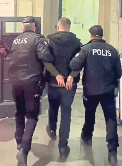 Ölümden rol yaparak kurtuldu!