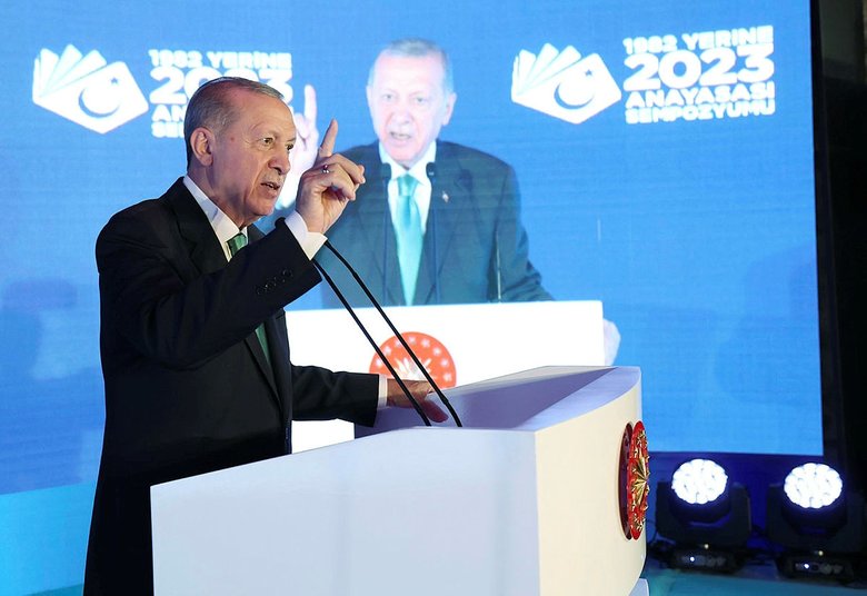 1982 Anayasası ülkemizi paçasından aşağı çekiyor