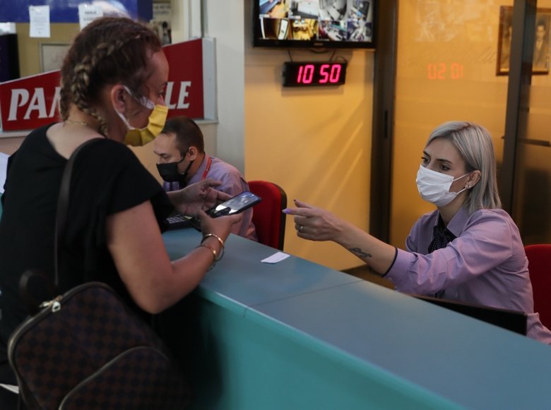 İzmir’de yolcular şehirlerarası otobüslerde PCR testi zorunluluğundan memnun
