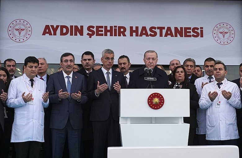 baskan-erdogan-aydinda-toplu-acilis-toreninde-konustu-bizimle-laf-degil-eser-ve-hizmet-yaristirin-1769286771070.jpeg