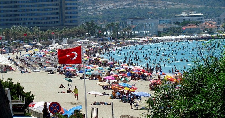 Izmir Cesme De Oteller Yuzde 100 Doldu
