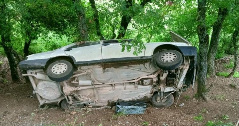 Balıkesir’de kontrolden çıkan araç şarampole uçtu