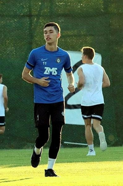 Altaylı genç eldiven devlerin radarında