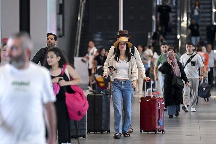 Yılın ilk yarısında hava yoluyla 108,8 milyon yolcu seyahat etti