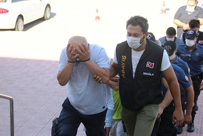 Bodrum’un fuhuş baronu ve adamları yakalandı