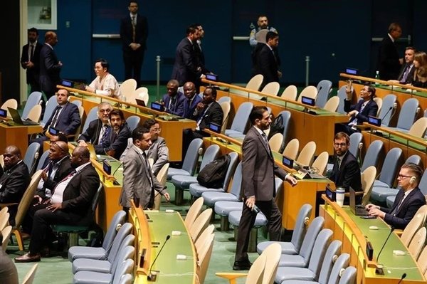 Katil Netanyahu’ya büyük şok! BM’de konuşurken salonu terk ettiler!