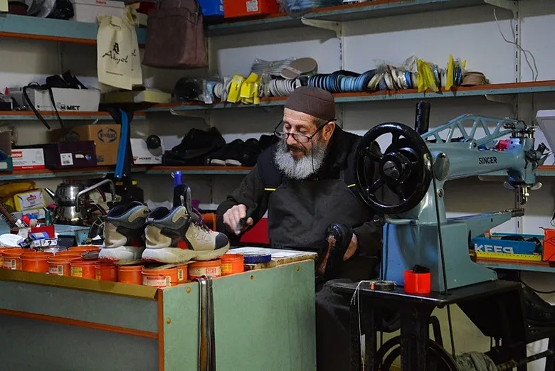 yarim-asirdir-mesleginin-basinda-cirak-bulamayan-73-yasindaki-ustadan-cagri-sanat-altin-bileziktir-1791961002910.jpeg