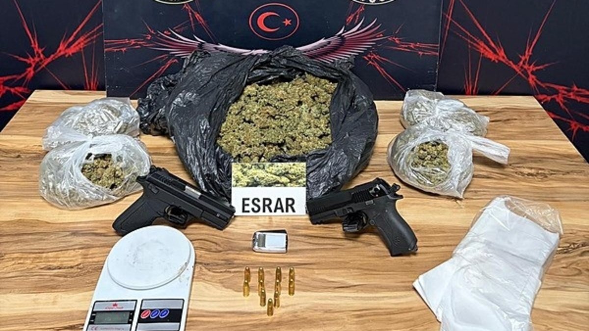 İzmir'de uyuşturucu operasyonu: 3 gözaltı