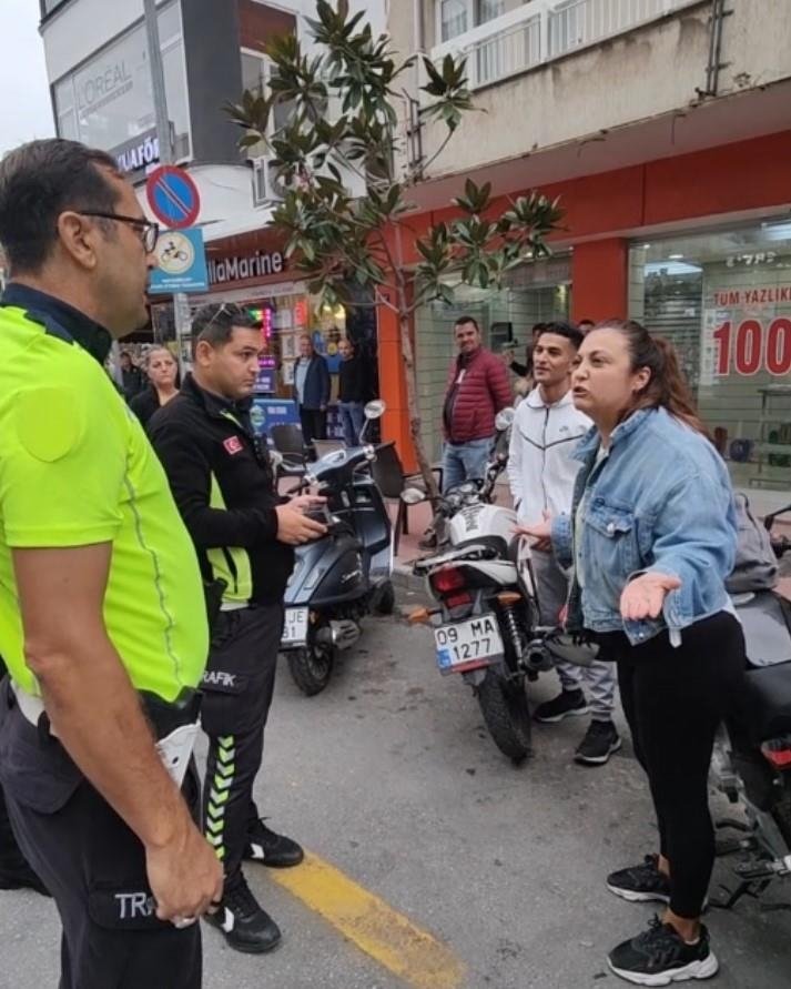Motosikletli kadın kasksız yakalandı! Polisleri çileden çıkardı