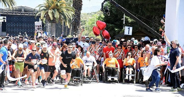 İzmir’de binlerce kişi katıldı! Koşamayanlar için koştular