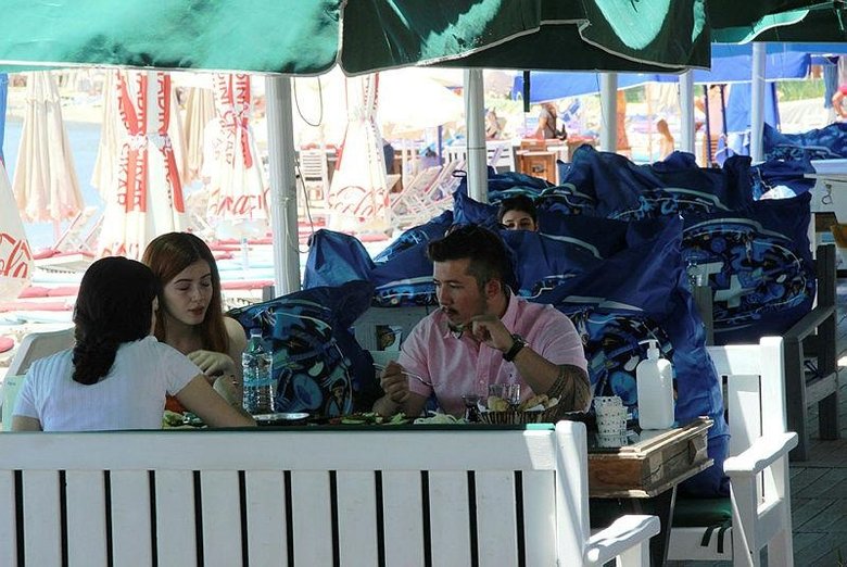 Bodrum’da vatandaşlar kafe ve restoranlara akın etti
