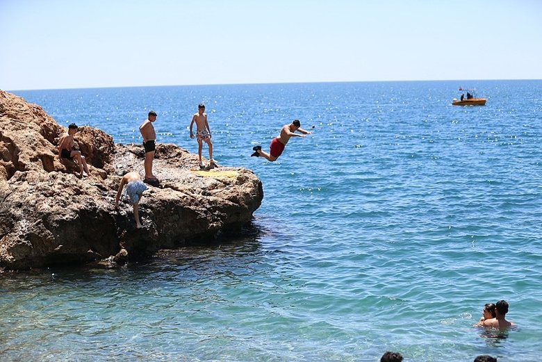 mugla-sahillerinde-bayram-yogunlugu-marmaris-fethiye-bodrum-bayramda-en-gozde-yerlerden-oldu-1779791536033.jpeg