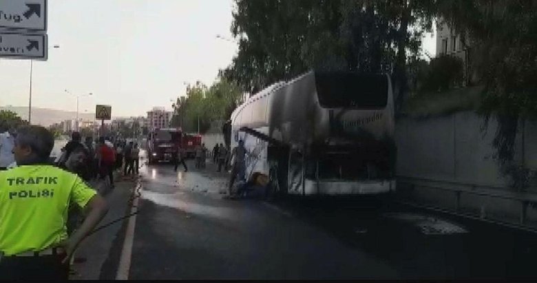 İzmir’de seyir halindeki yolcu otobüsünde çıkan yangın söndürüldü