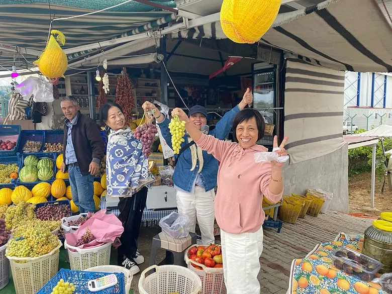 Sarıgöl üzümler turistleri kendine hayran bıraktı