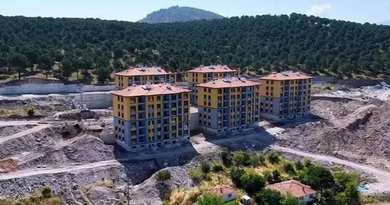 Balıkesir’de yüzler gülüyor: Sındırgı’da 305 konut hak sahiplerine teslim edildi