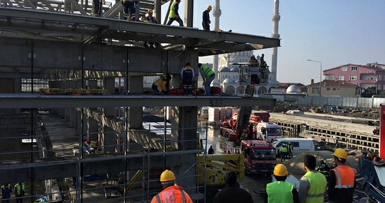 Okmeydanı’nda işçiler çatıdan düştü