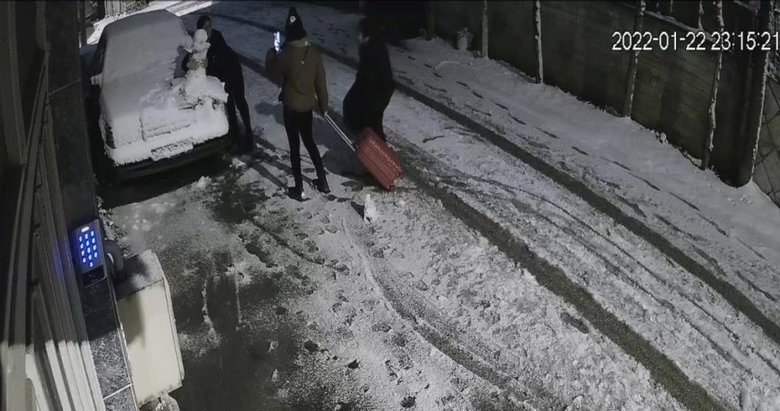 Gülümseten kardan adam hırsızlığı