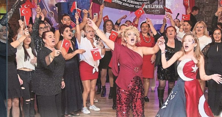 İzmir’de Cumhuriyet kadınlarını buluşturan gece!