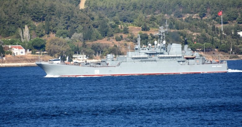 Rus savaş gemisi, Çanakkale Boğazı’ndan geçti