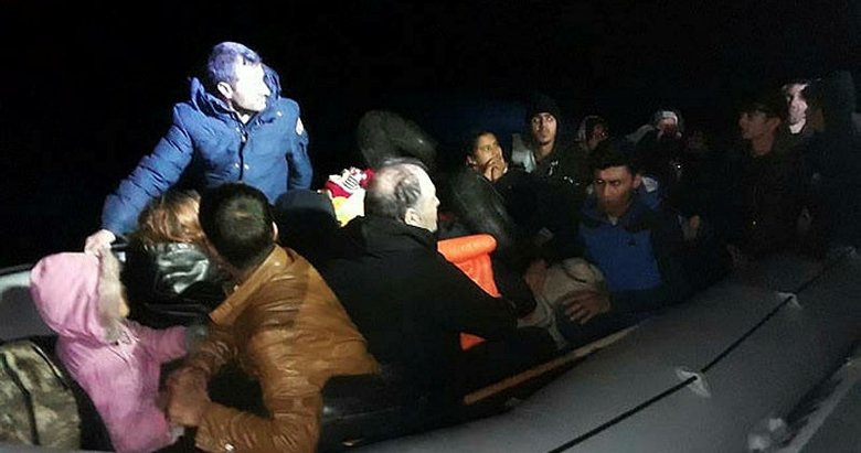İzmir Dikili’de 25 göçmen yakalandı