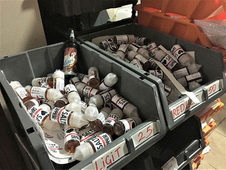 İzmir’de operasyon! Villayı elektronik sigara imalathanesine çevirmişler