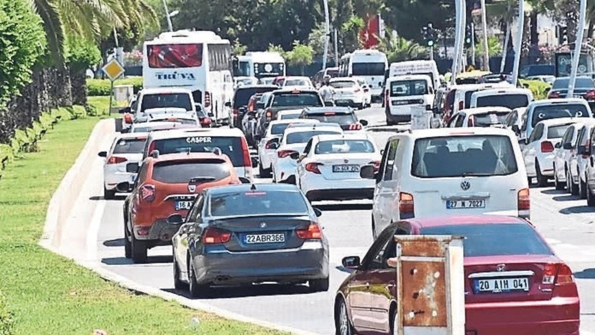 Dönüş yollarında bayram trafiği