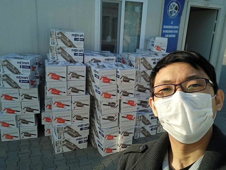 Japon Ogrenci Izmir Deki Depremzedeler Icin Yardim Kampanyasi Duzenledi