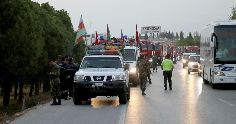 Azerbaycanlı askerler Sarayköy’de! Buldan’da geceyi aydınlatan yangın kontrol altına alındı