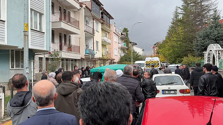 Kütahya’da acı olay! Trenin çarptığı 18 yaşındaki genç toprağa verildi